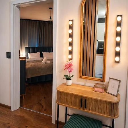 Апартаменты Irena Lux Family Centrum - Free Parking, Netflix Cinema, 2 Queen Beds