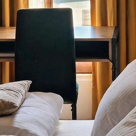 Irena Lux Family Centrum - Free Parking, Netflix Cinema, 2 Queen Beds Апартаменты