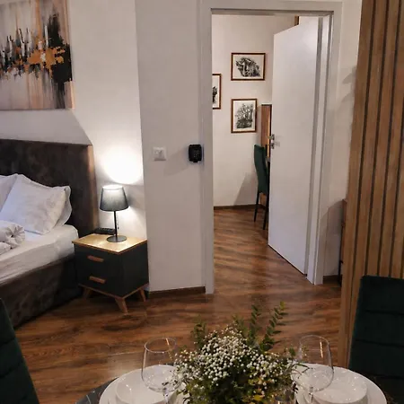 Irena Lux Family Centrum - Free Parking, Netflix Cinema, 2 Queen Beds Вроцлав