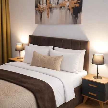 Irena Lux Family Centrum - Free Parking, Netflix Cinema, 2 Queen Beds Апартаменты *