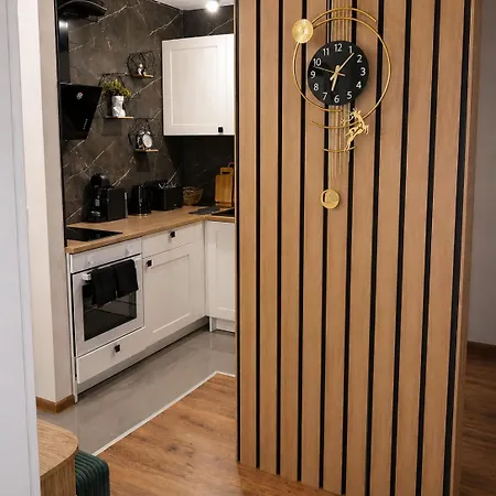 Irena Lux Family Centrum - Free Parking, Netflix Cinema, 2 Queen Beds * Вроцлав