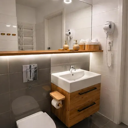 Апартаменты Irena Lux Family Centrum - Free Parking, Netflix Cinema, 2 Queen Beds *