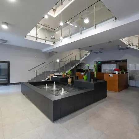 Irena Lux Family Centrum - Free Parking, Netflix Cinema, 2 Queen Beds Вроцлав